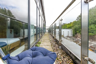 1 bed studio, Calton Road, Holyrood, Edinburgh, EH88DP - Image 3